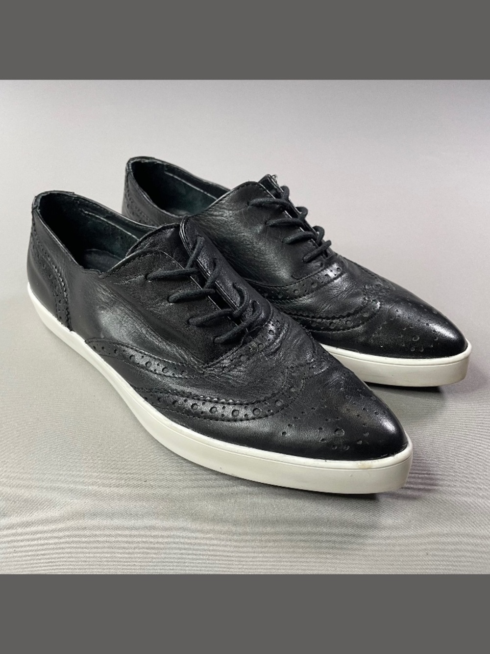 Bata Shoes Womens 7.5 black leather spectator sneakers point toe indie festival